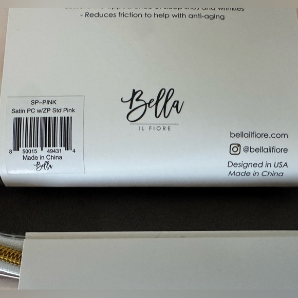 Set of Bella IL FIORE Soft Pink Ruffled Standard Silky 2 Pillowcases - Picture 8 of 8